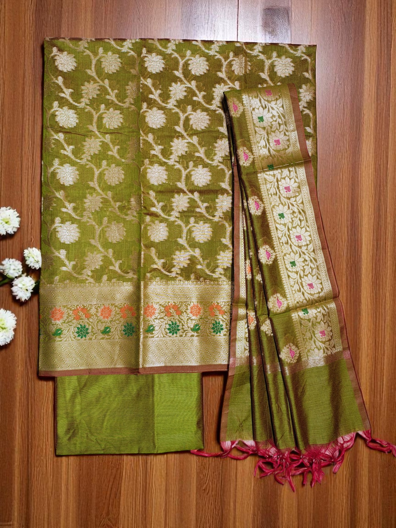 Green Unstitched Banarasi Brocade Cotton Silk Dress Material for Women Green Unstitched Banarasi Brocade Cotton Silk Dress Material for Women