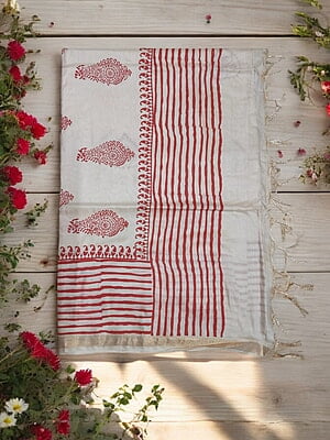 Lal Paar Traditional Bengali Silk Saree with Running Blouse Lal Paar Traditional Bengali Silk Saree with Running Blouse